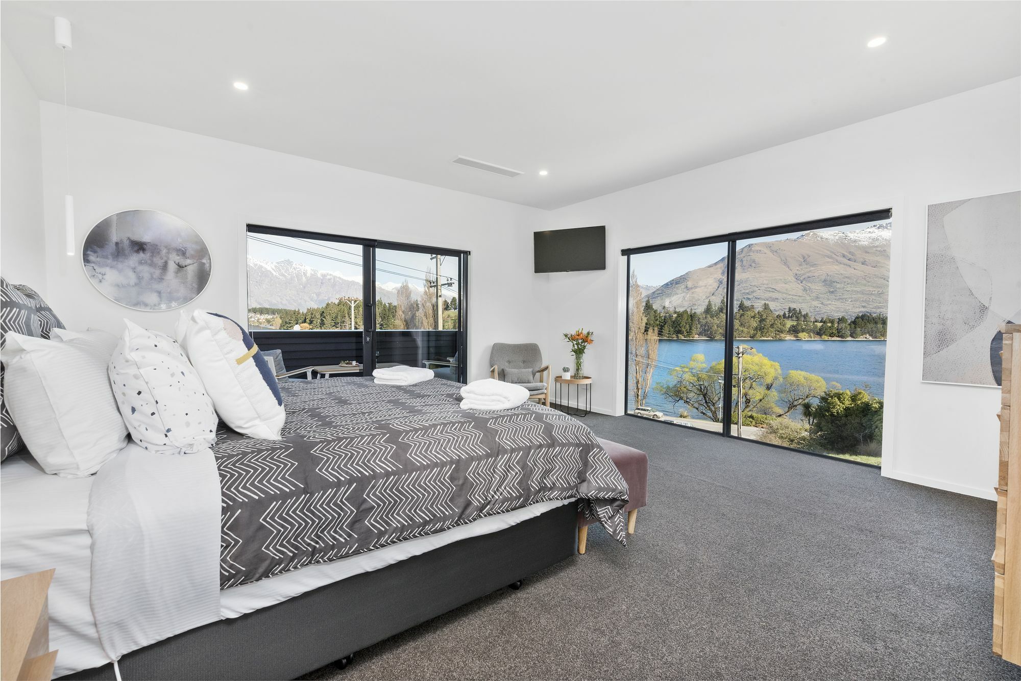 Lakeside Luxury On Suburb Street Queenstown Exterior photo
